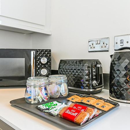Family 1 Bed Apt Near Cardiff City Centre, Free Parking, Quiet, Secure Neighbourhood Eksteriør bilde