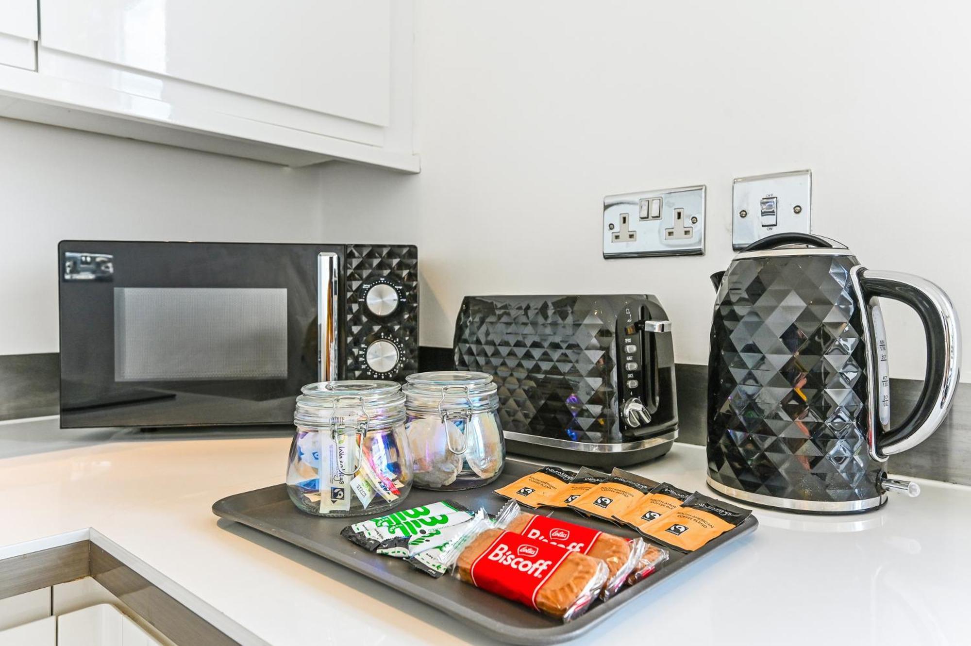 Family 1 Bed Apt Near Cardiff City Centre, Free Parking, Quiet, Secure Neighbourhood Eksteriør bilde