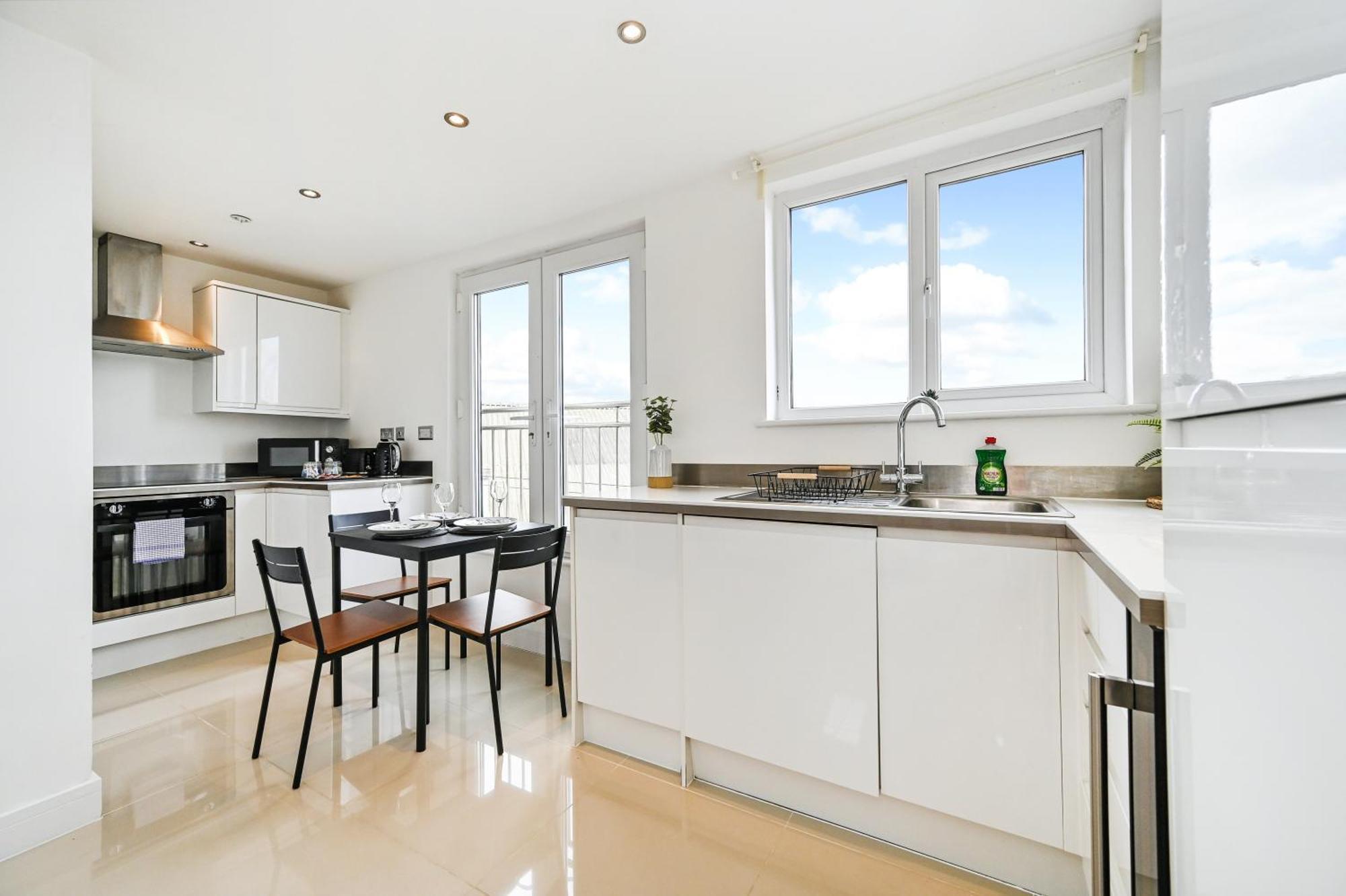 Family 1 Bed Apt Near Cardiff City Centre, Free Parking, Quiet, Secure Neighbourhood Eksteriør bilde