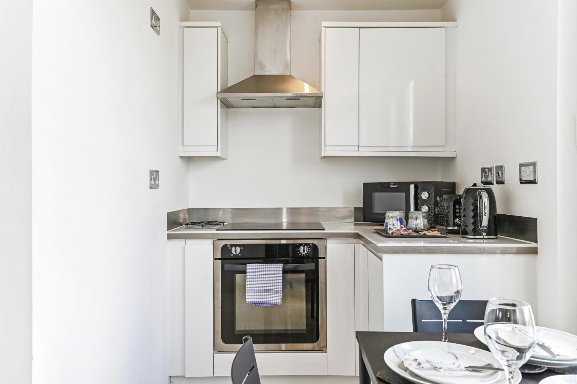 Family 1 Bed Apt Near Cardiff City Centre, Free Parking, Quiet, Secure Neighbourhood Eksteriør bilde