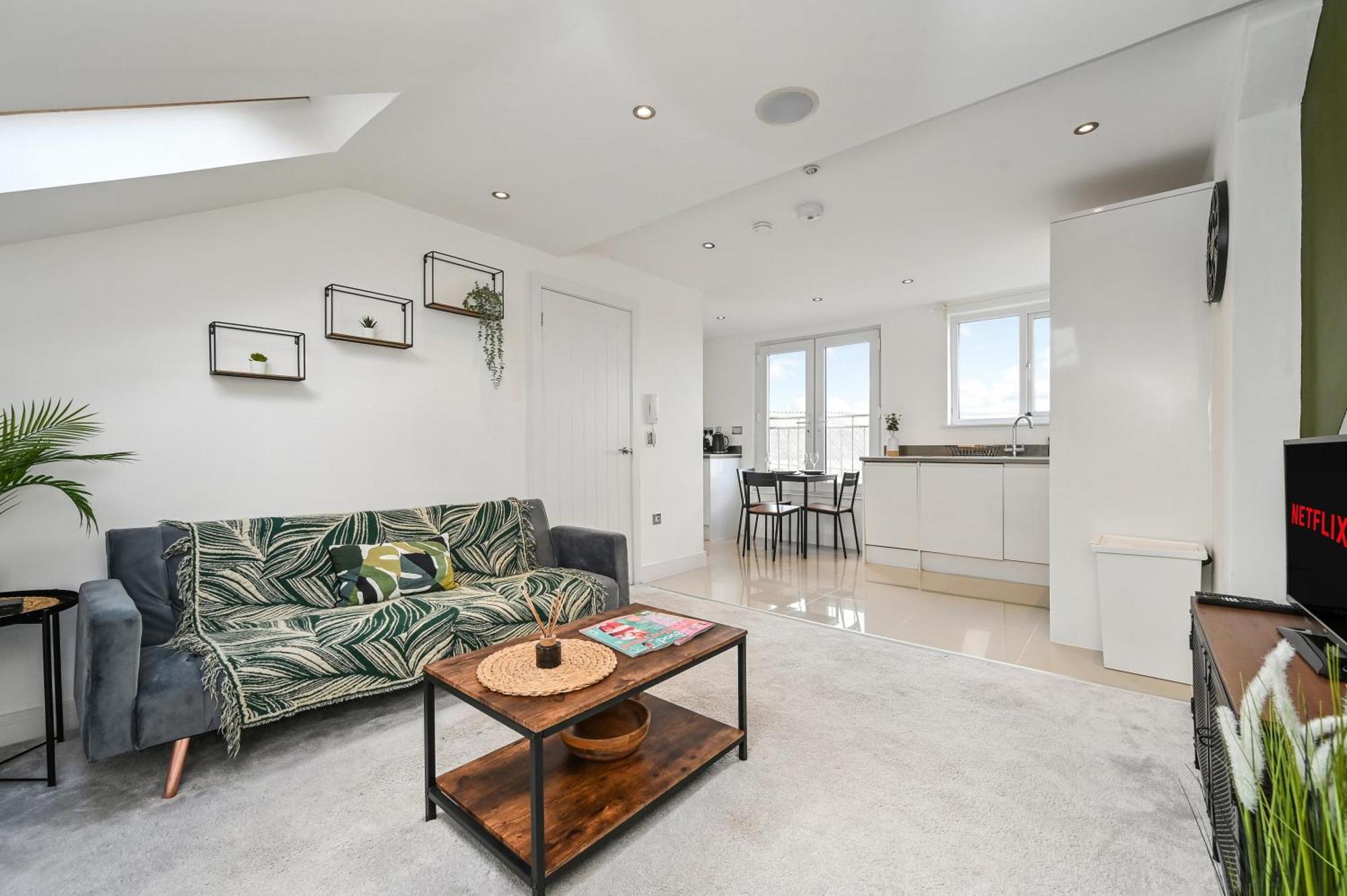 Family 1 Bed Apt Near Cardiff City Centre, Free Parking, Quiet, Secure Neighbourhood Eksteriør bilde