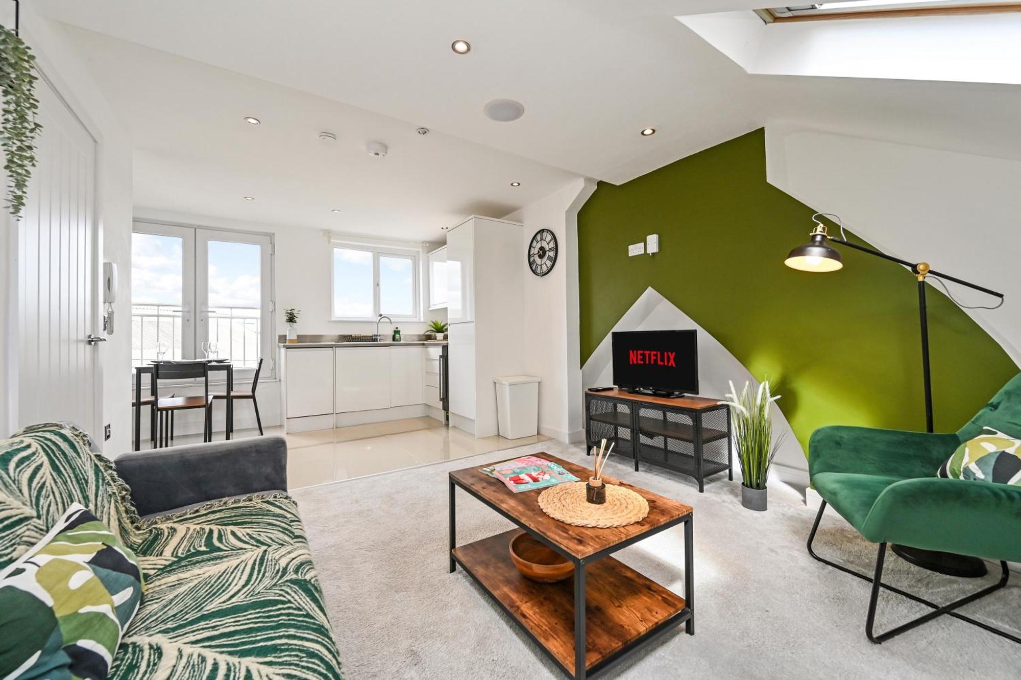 Family 1 Bed Apt Near Cardiff City Centre, Free Parking, Quiet, Secure Neighbourhood Eksteriør bilde