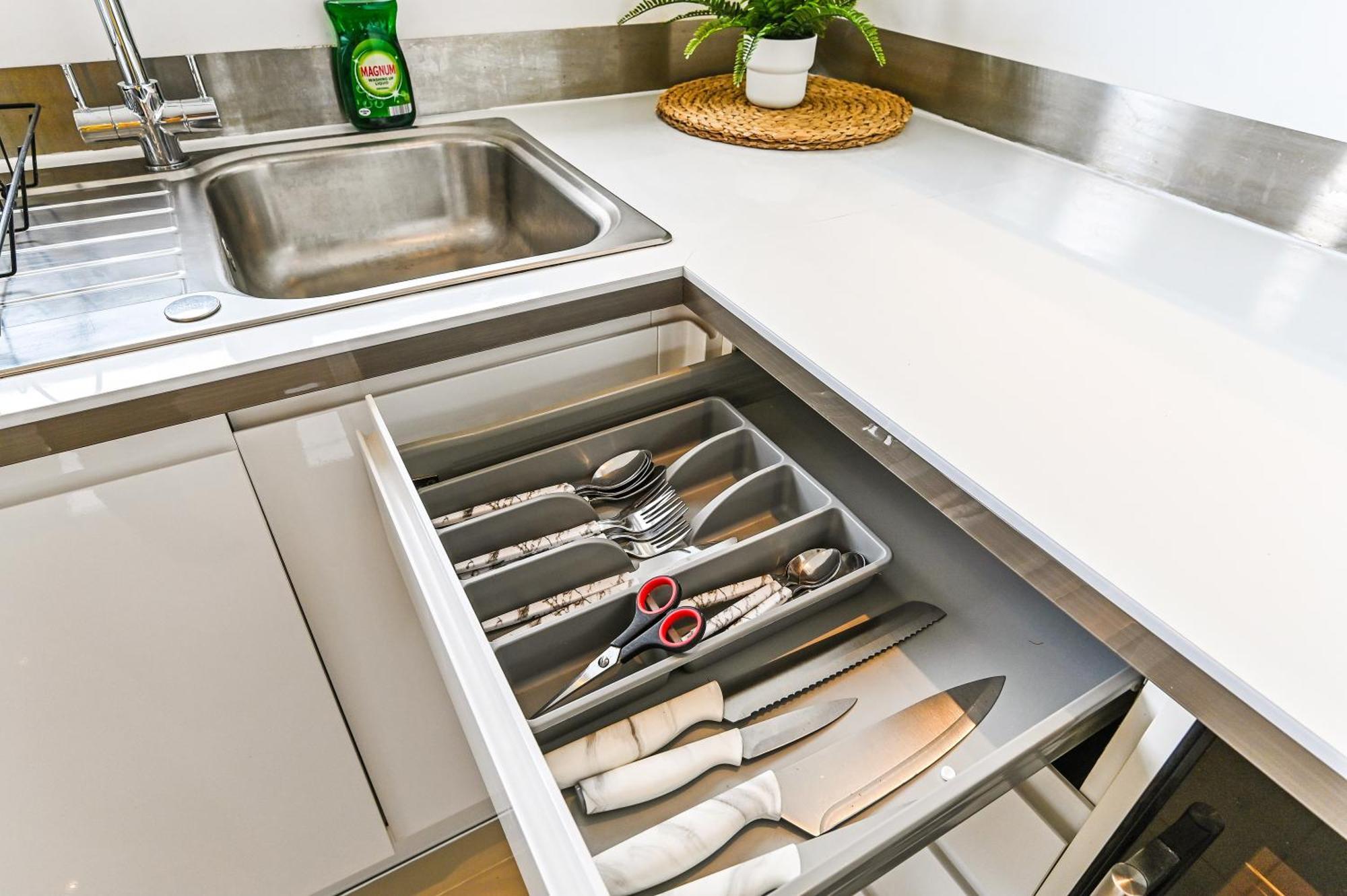Family 1 Bed Apt Near Cardiff City Centre, Free Parking, Quiet, Secure Neighbourhood Eksteriør bilde