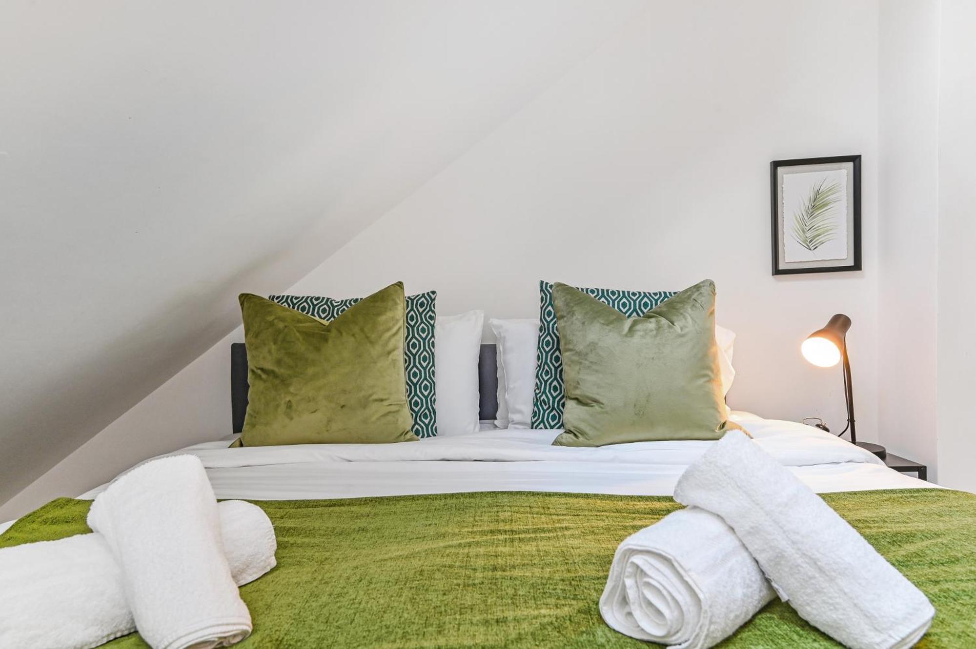Family 1 Bed Apt Near Cardiff City Centre, Free Parking, Quiet, Secure Neighbourhood Eksteriør bilde