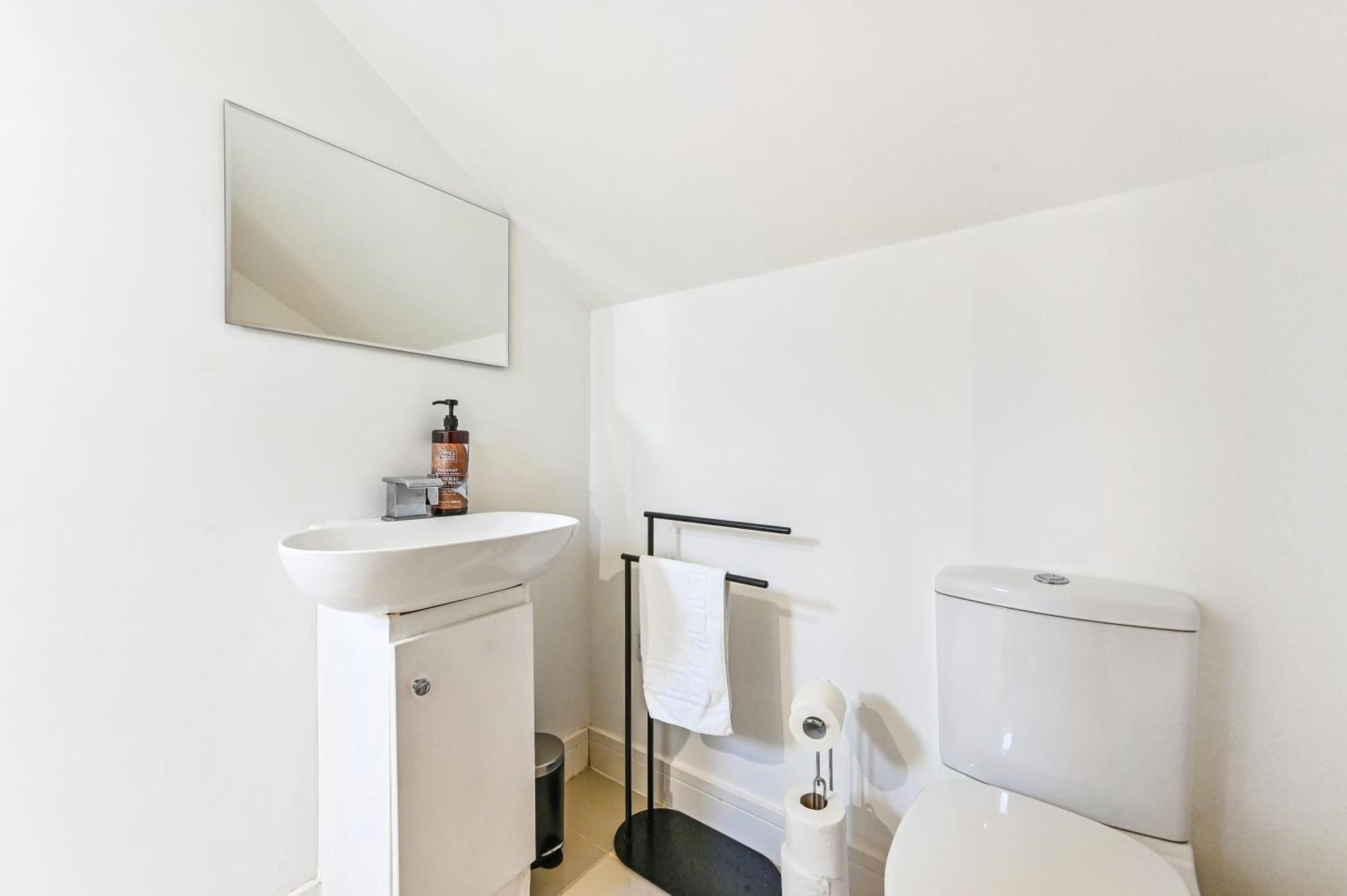 Family 1 Bed Apt Near Cardiff City Centre, Free Parking, Quiet, Secure Neighbourhood Eksteriør bilde