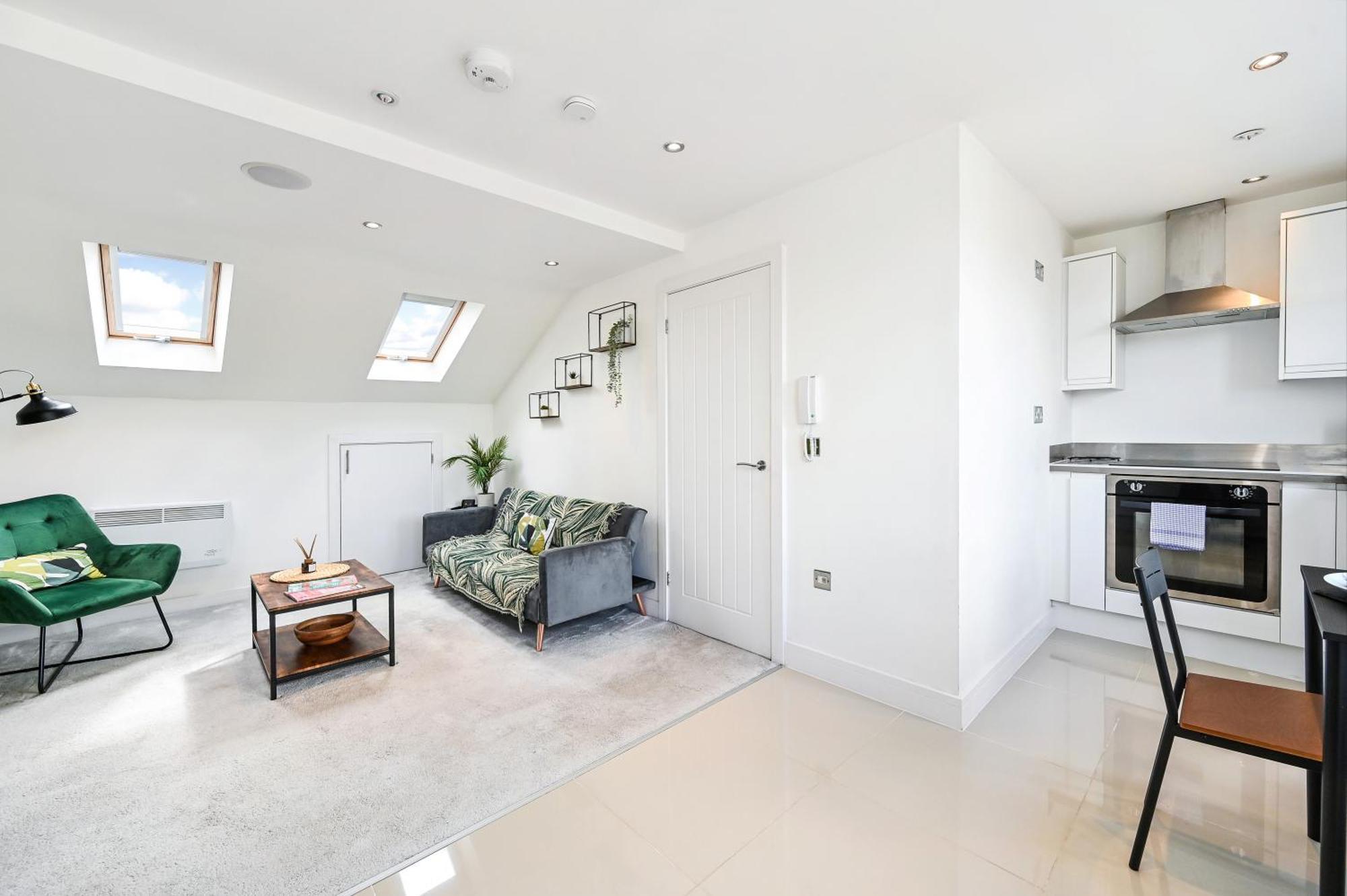 Family 1 Bed Apt Near Cardiff City Centre, Free Parking, Quiet, Secure Neighbourhood Eksteriør bilde