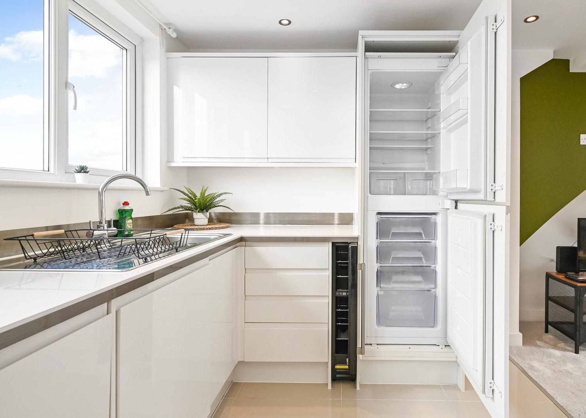 Family 1 Bed Apt Near Cardiff City Centre, Free Parking, Quiet, Secure Neighbourhood Eksteriør bilde