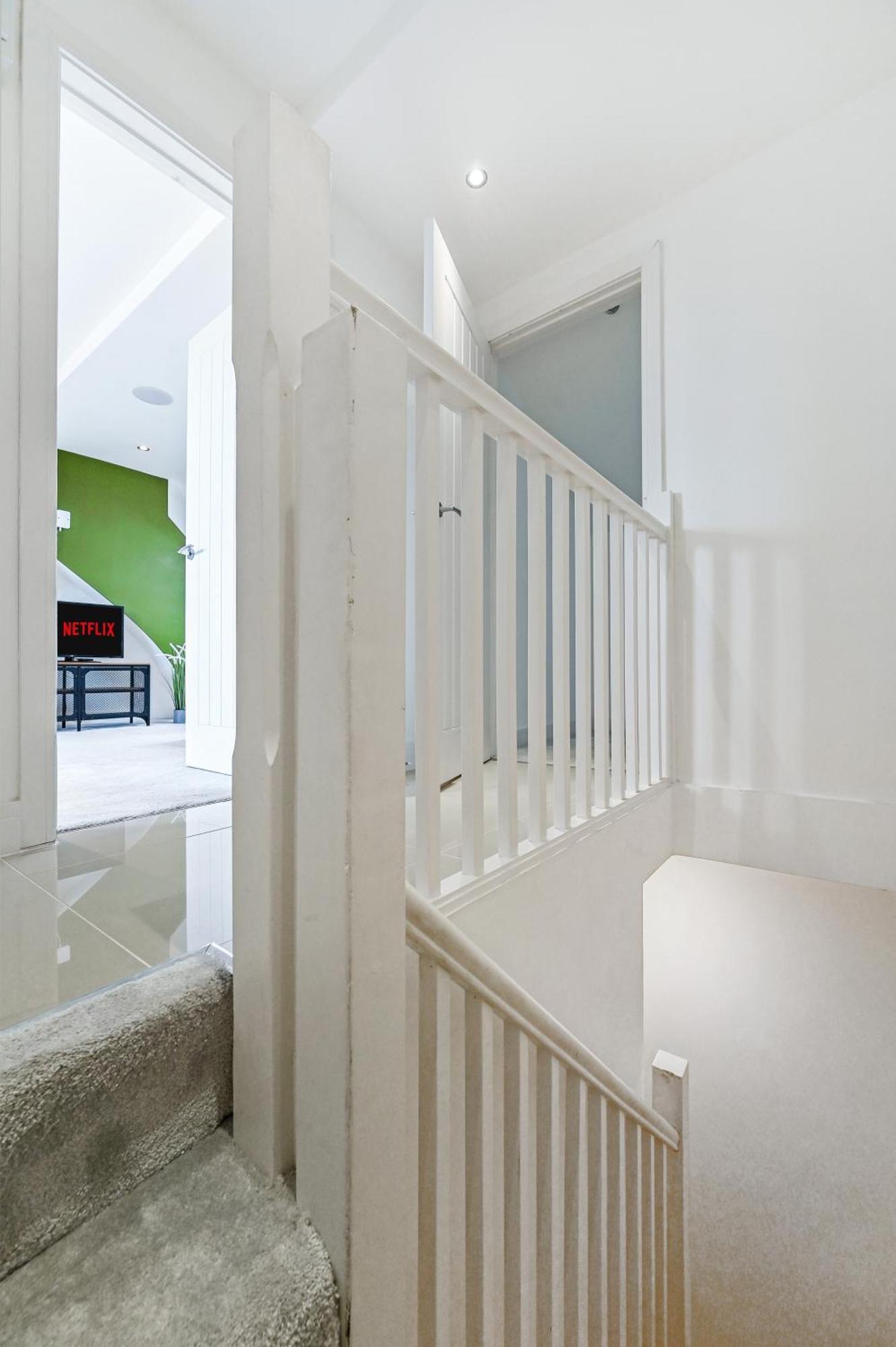 Family 1 Bed Apt Near Cardiff City Centre, Free Parking, Quiet, Secure Neighbourhood Eksteriør bilde